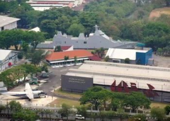 Foto udara gedung Museum Pusat TNI-AL "Jalesveva Jayamahe" di Surabaya.